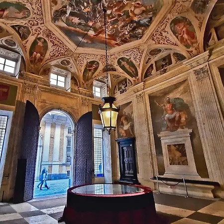 Unesco Via Garibaldi - Center